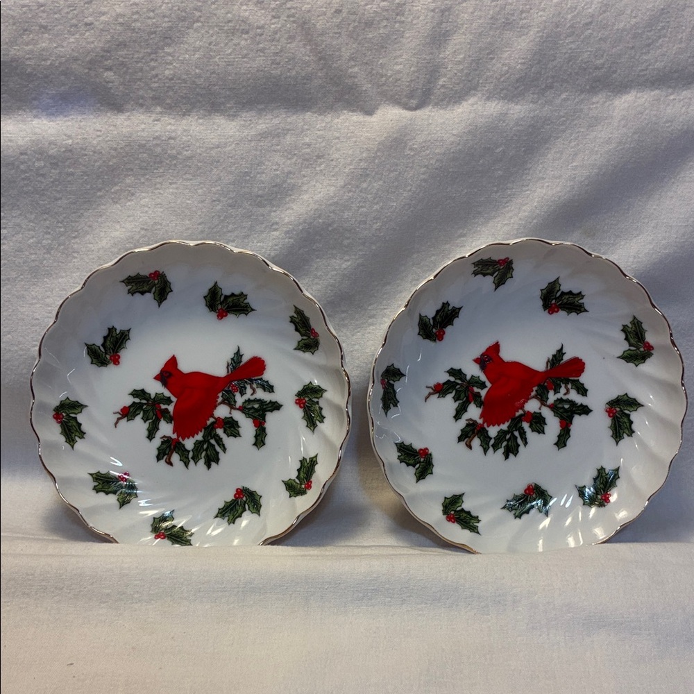 Festive Cardinal Decorative Plates
